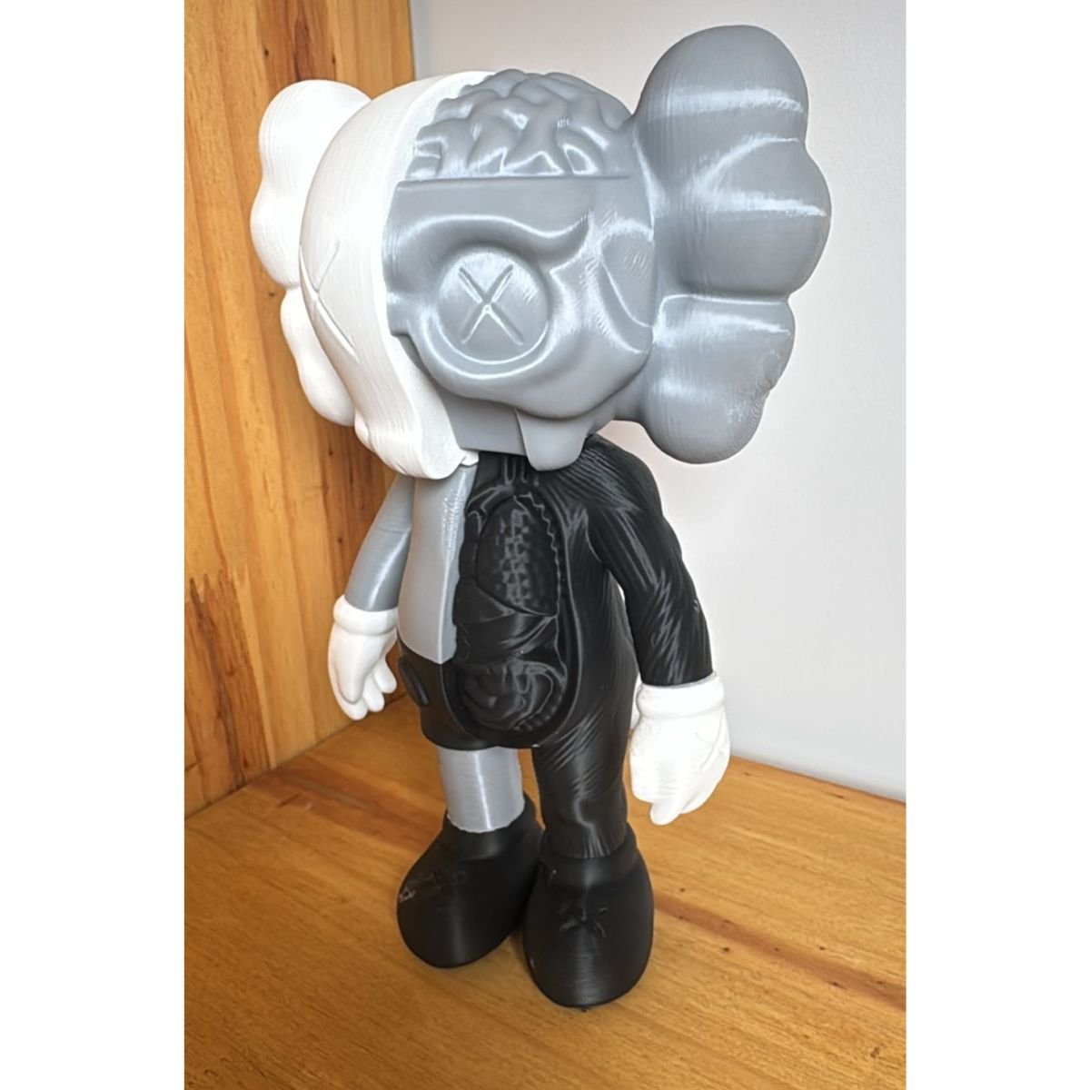 Boneco Estilo Kaws Companion Half Anatomy Decoração Art Toy 21cm Cinza e Preto