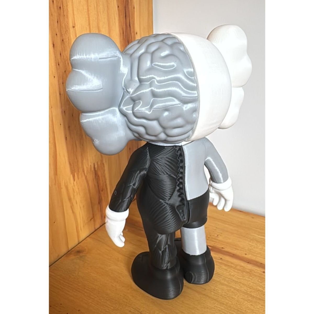 Boneco Estilo Kaws Companion Half Anatomy Decoração Art Toy 21cm Cinza e Preto